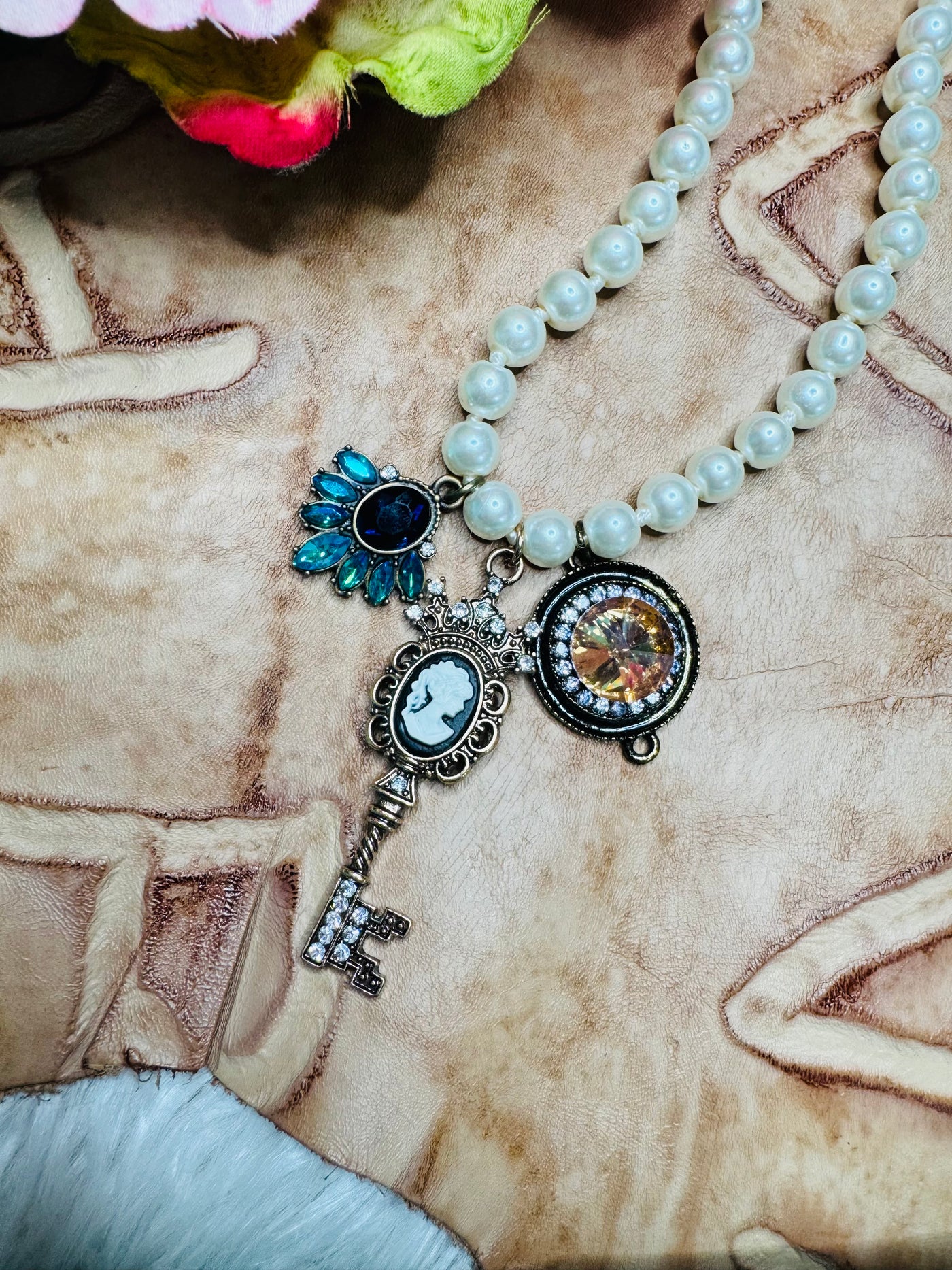 3D Key to my Heart Pearl Necklace